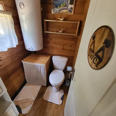 Seul Au Bord D'un Tente de luxe Glatens