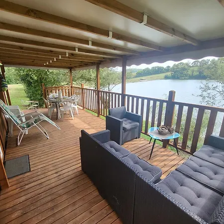 Seul Au Bord D'un Glatens