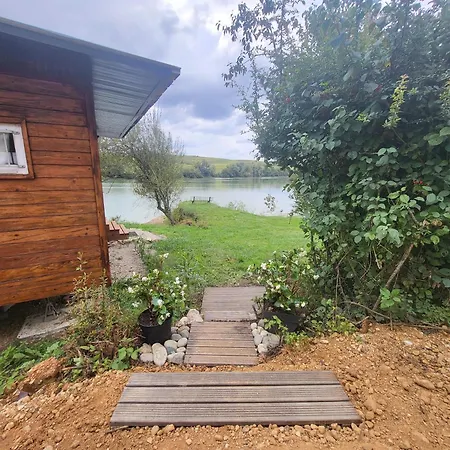 Seul Au Bord D'un * Glatens